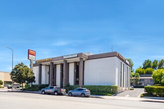 19900 Ventura Blvd, Woodland Hills, CA for lease Building Photo- Image 2 of 7