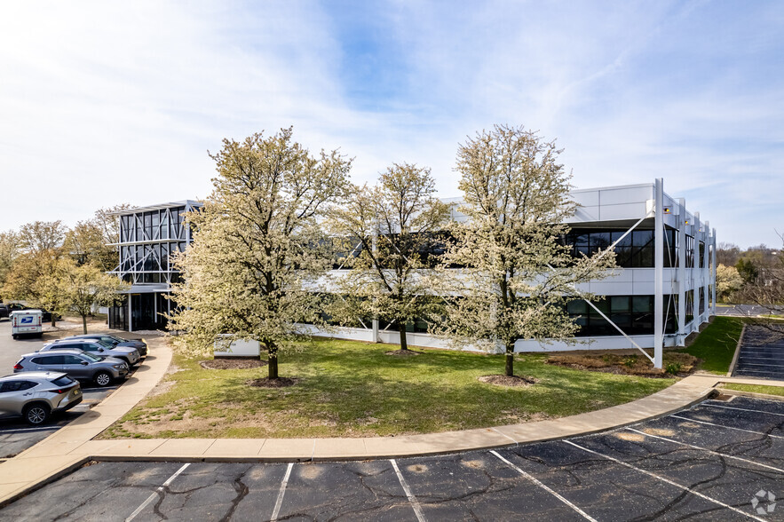 8 Penn Center West, Pittsburgh, PA for lease - Building Photo - Image 1 of 9