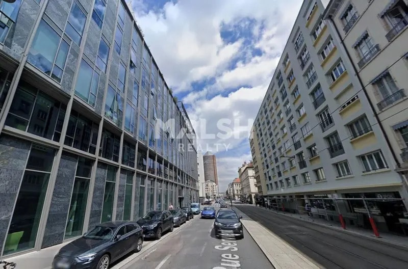 Retail in Lyon for lease - Building Photo - Image 3 of 3