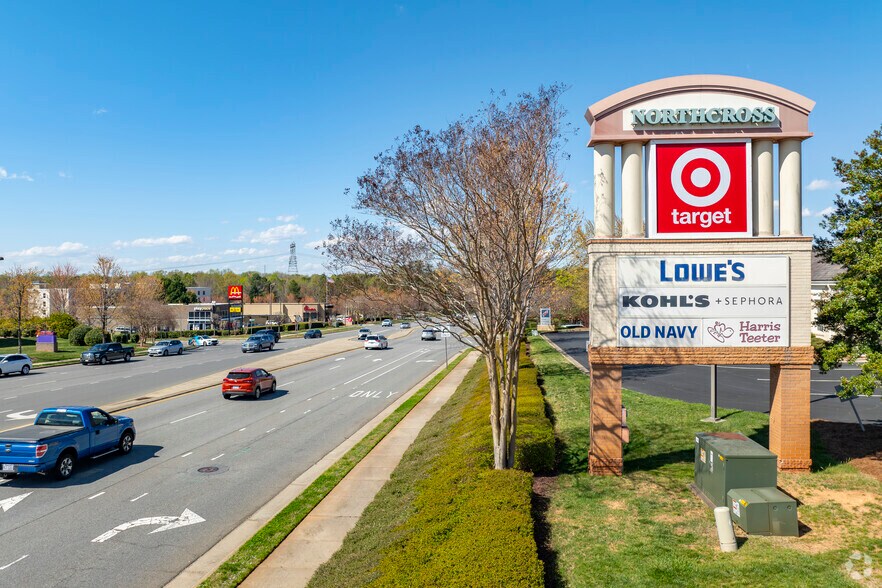 9645-9759 Sam Furr Rd, Huntersville, NC à louer - Photo du bâtiment - Image 2 de 30