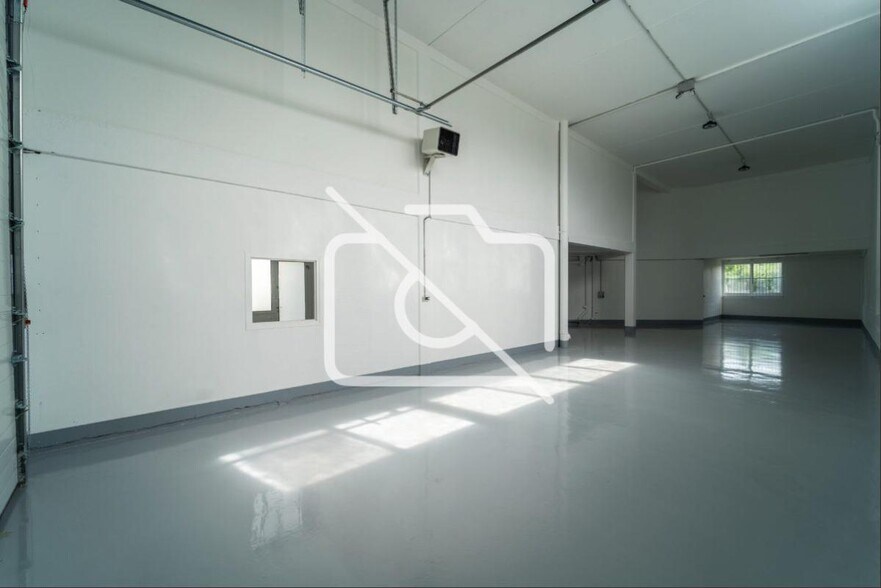 Industrial in Évry-Courcouronnes for lease - Interior Photo - Image 2 of 5