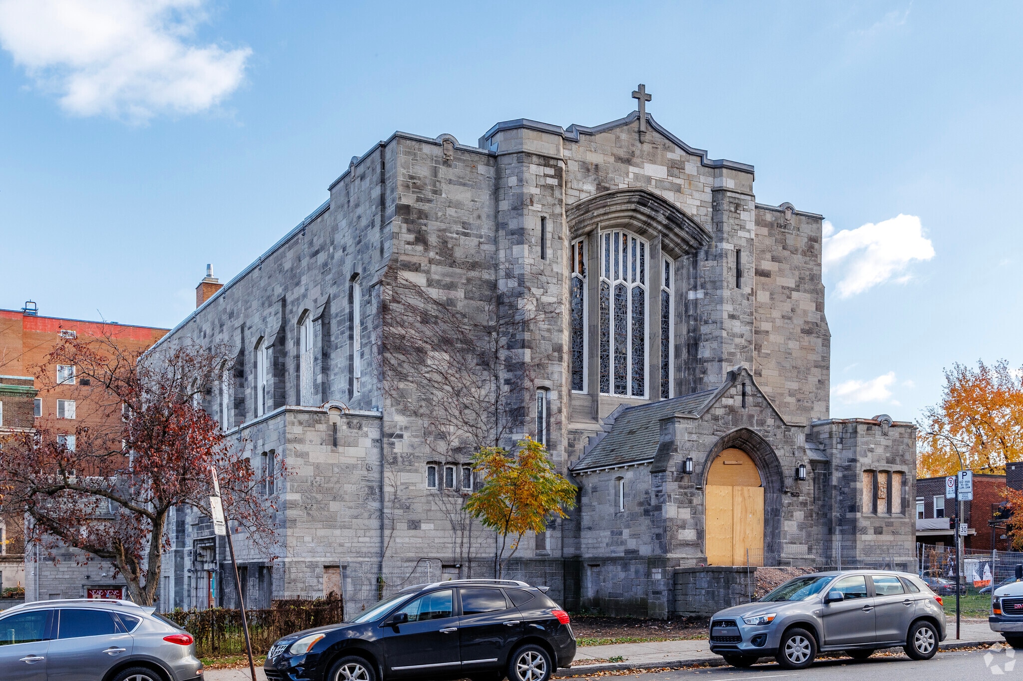 5220 Rue Sherbrooke O, Montréal, QC for sale Primary Photo- Image 1 of 4