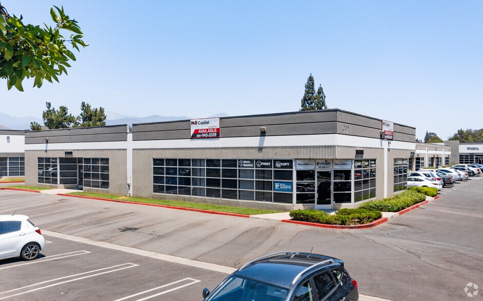 301 E Arrow Hwy, San Dimas, CA à louer - Photo du bâtiment - Image 3 de 8