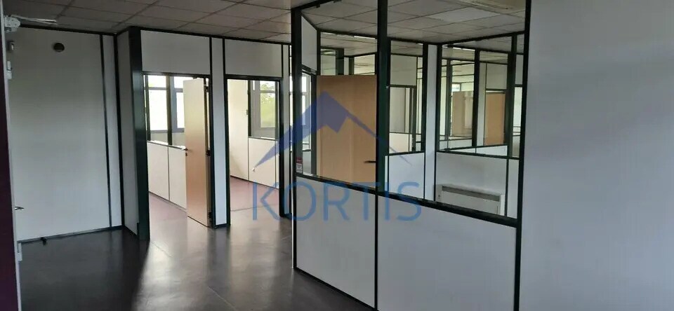 Office in Bron for lease Interior Photo- Image 1 of 4