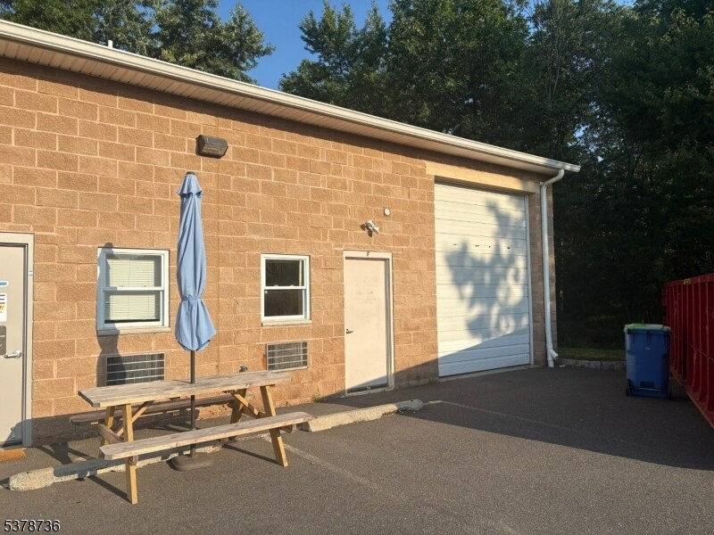 691 E Main St, Bridgewater, NJ à vendre Photo du bâtiment- Image 1 de 1