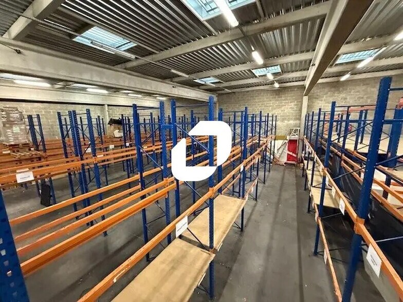 Flex in Méry-sur-Oise for lease - Interior Photo - Image 3 of 16