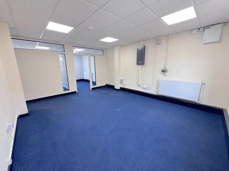 44 Cardiff Rd, Cardiff à louer - Photo du bâtiment - Image 2 de 21