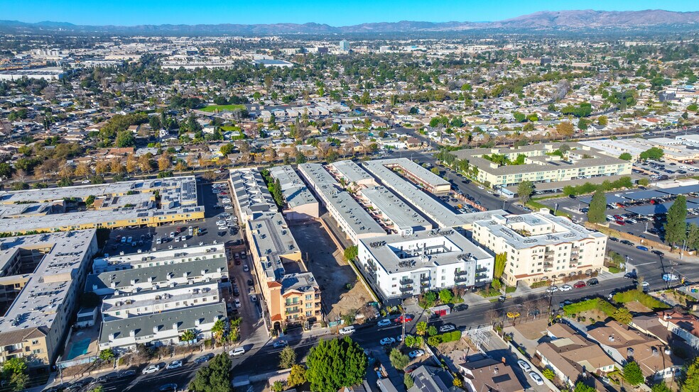 7911 Ventura Canyon Ave, Panorama City, CA à vendre - Aérien - Image 3 de 14