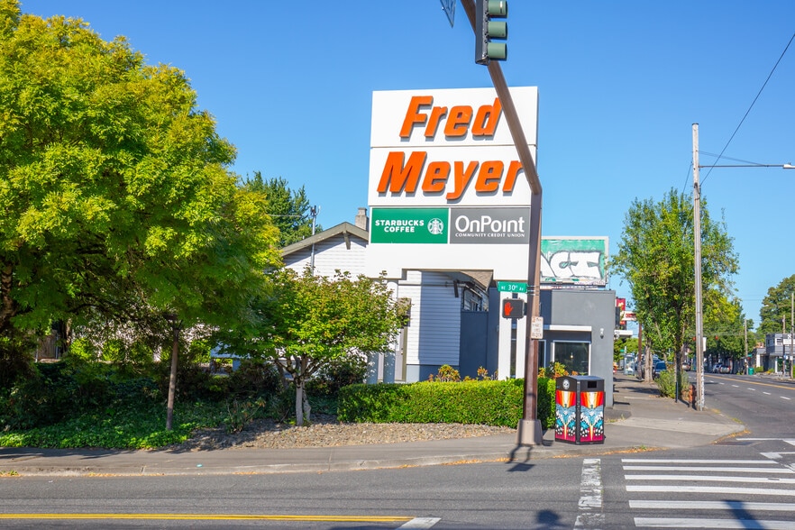 2931-2935 NE Broadway St, Portland, OR for lease - Building Photo - Image 2 of 16