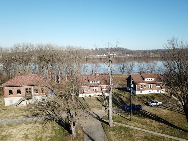 2 Lois Ln, Newport, KY à vendre - Photo du bâtiment - Image 1 de 4