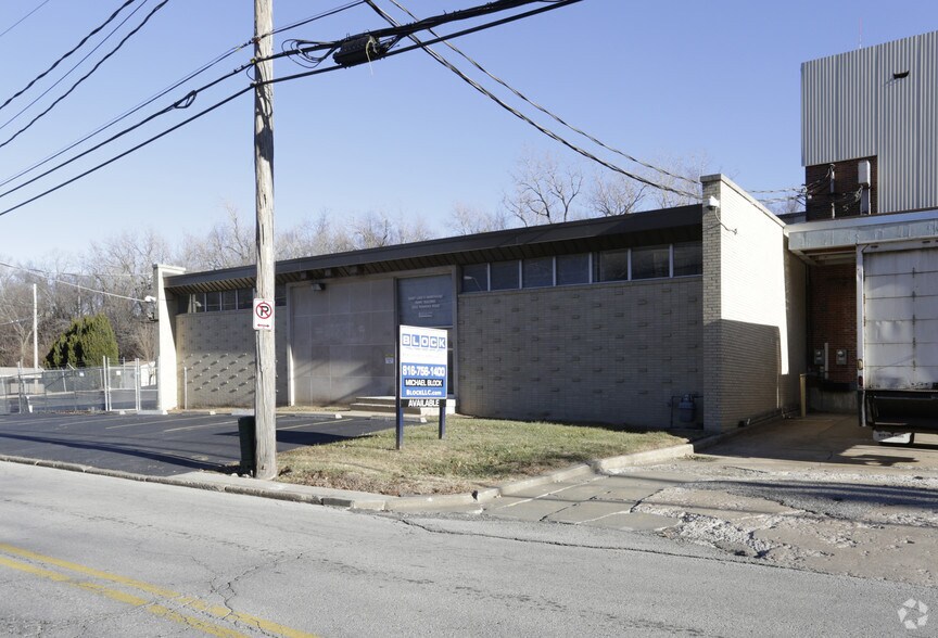 3323 Roanoke Rd, Kansas City, MO à louer - Photo du bâtiment - Image 3 de 4