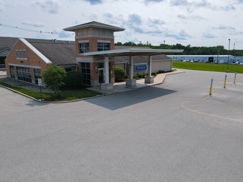 2981 N Main St, Decatur, IL à louer - Photo du bâtiment - Image 2 de 5