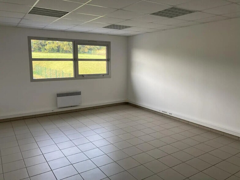 Bureau dans Chambly à louer - Photo intérieure - Image 3 de 15