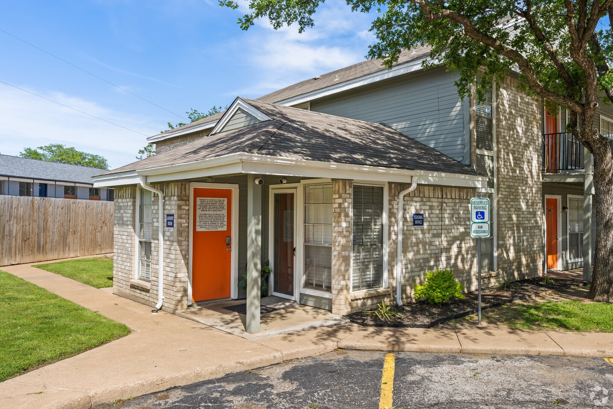 711 Grand Ct, Arlington, TX à vendre Photo principale- Image 1 de 24