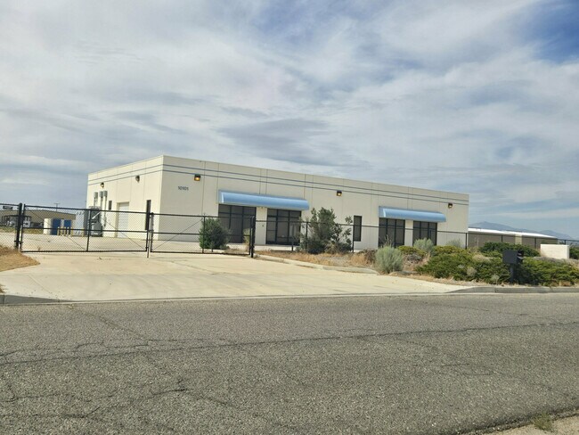 Plus de détails pour 9711-10101 Yucca Rd, Adelanto, CA - Industriel à vendre