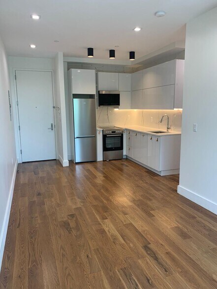 2561 Bedford Ave, Brooklyn, NY à vendre - Photo du bâtiment - Image 3 de 20