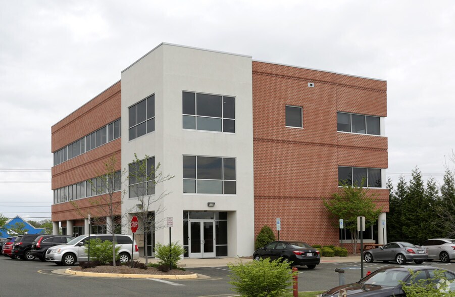 3504 Plank Rd, Fredericksburg, VA à louer - Photo du bâtiment - Image 3 de 5