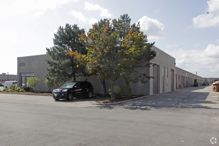 3170 Ridgeway Dr, Mississauga, ON for lease - Building Photo - Image 2 of 10