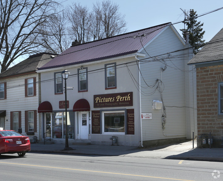 26 Wilson St W, Perth, ON à vendre - Photo du bâtiment - Image 3 de 11