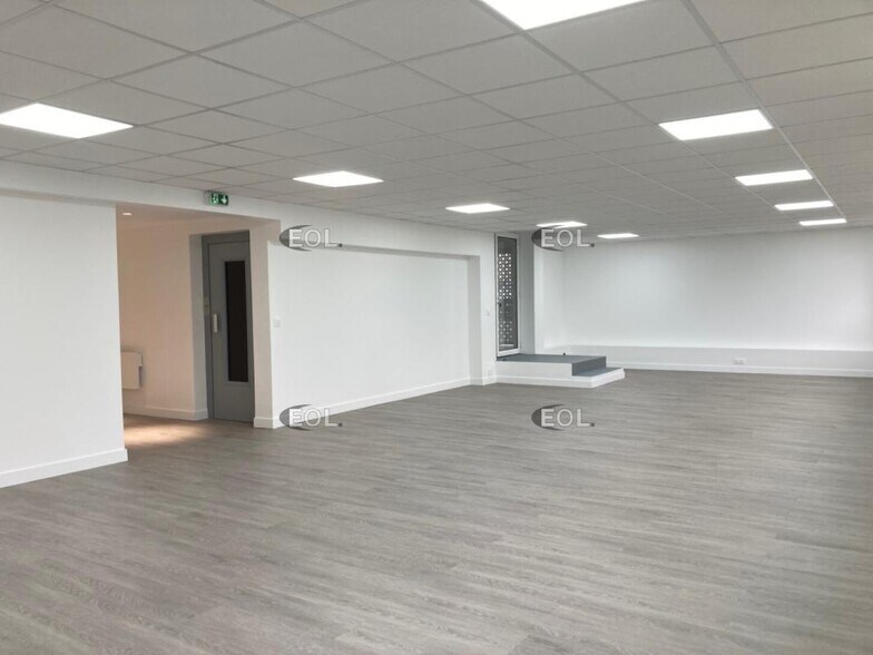 Office in Maisons-Alfort for lease - Building Photo - Image 2 of 9