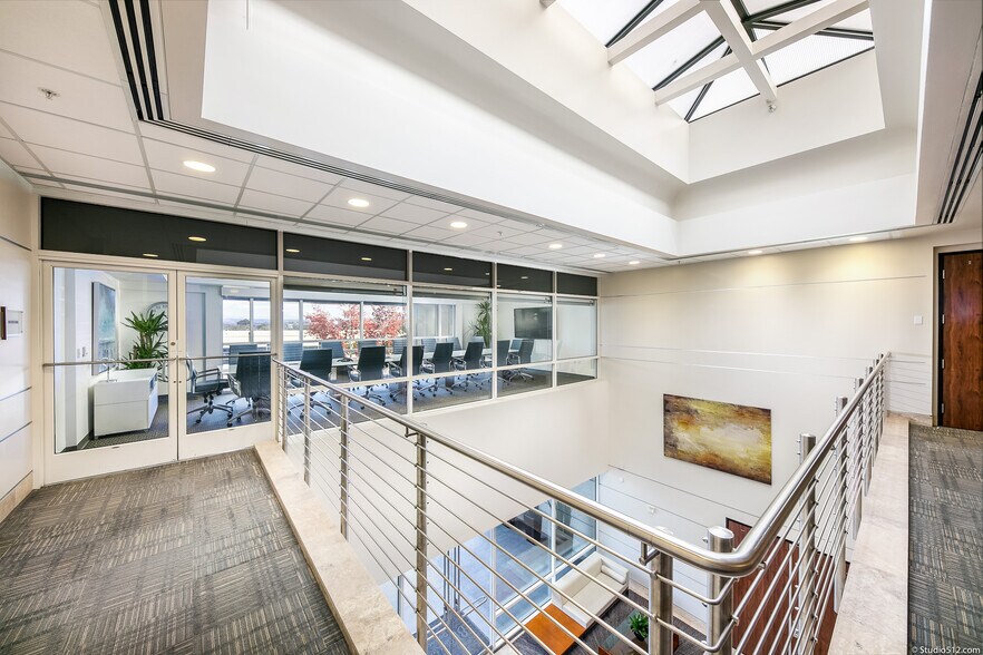 3545-3575 John Hopkins Ct, San Diego, CA à louer - Photo intérieure - Image 3 de 11