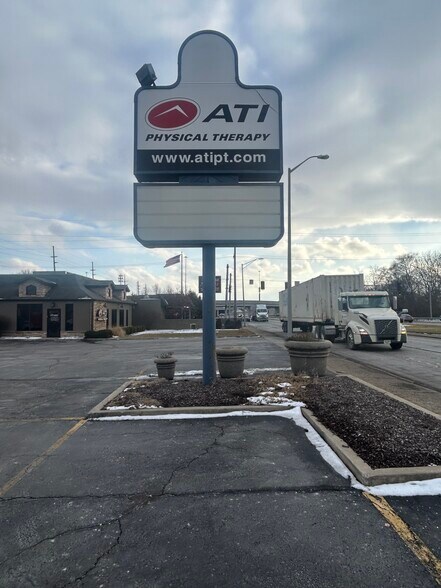 7433 Indianapolis Blvd, Hammond, IN for lease - Building Photo - Image 2 of 9