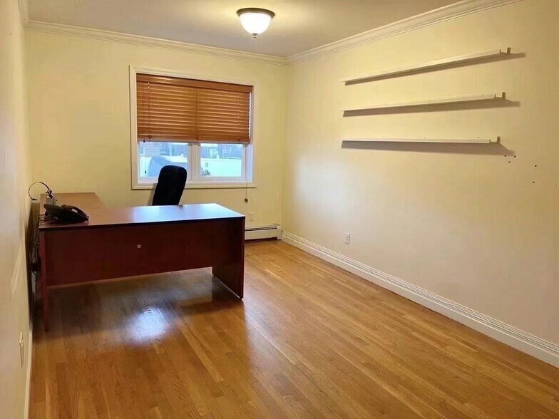 19906 47th Ave, Flushing, NY for lease - Building Photo - Image 2 of 8