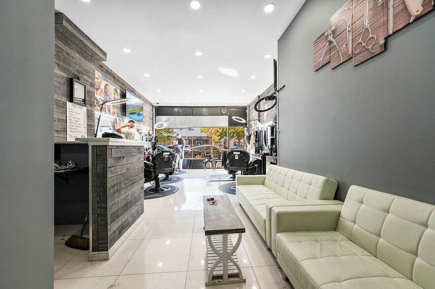 2339 Bath Ave, Brooklyn, NY à vendre - Photo du bâtiment - Image 3 de 40