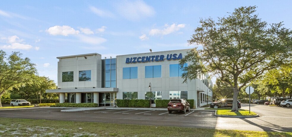 6000 Metrowest Blvd, Orlando, FL for lease - Building Photo - Image 2 of 13
