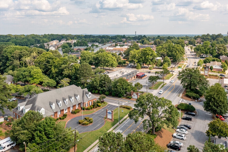 5591 Chamblee Dunwoody Rd, Dunwoody, GA for lease - Aerial - Image 3 of 7