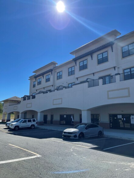 Route 33 & Millhurst Rd, Manalapan Township, NJ à louer - Photo du bâtiment - Image 3 de 5