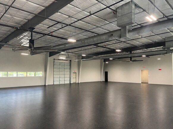 Plus de détails pour 410 Genesis Blvd, Webster, TX - Local d'activités à louer