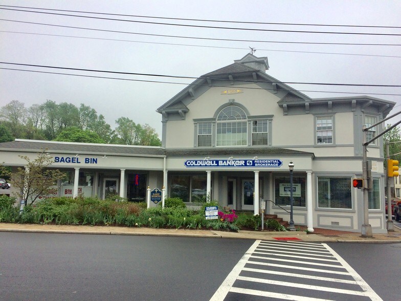 39 Olcott Sq, Bernardsville, NJ à louer - Photo du bâtiment - Image 2 de 12