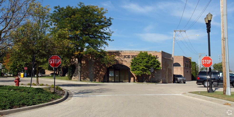 200 Applebee St, Barrington, IL à vendre - Photo du bâtiment - Image 1 de 13