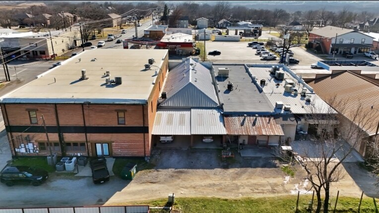 204 W Mccart St, Krum, TX à vendre - Photo du bâtiment - Image 2 de 23