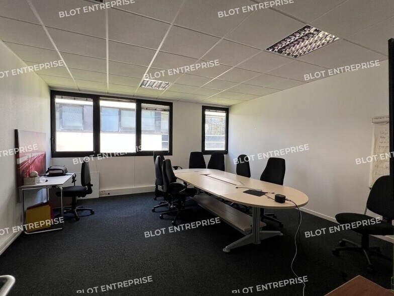 Office in Rennes for lease - Building Photo - Image 2 of 10