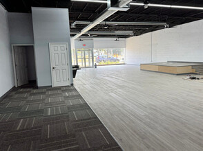 1107 Crooks Rd, Royal Oak, MI for lease Interior Photo- Image 1 of 6