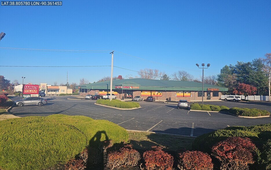 2025 Keeven Ln, Florissant, MO à louer - Photo du bâtiment - Image 2 de 8