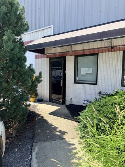 825 Dawson Dr, Newark, DE for lease - Building Photo - Image 2 of 9