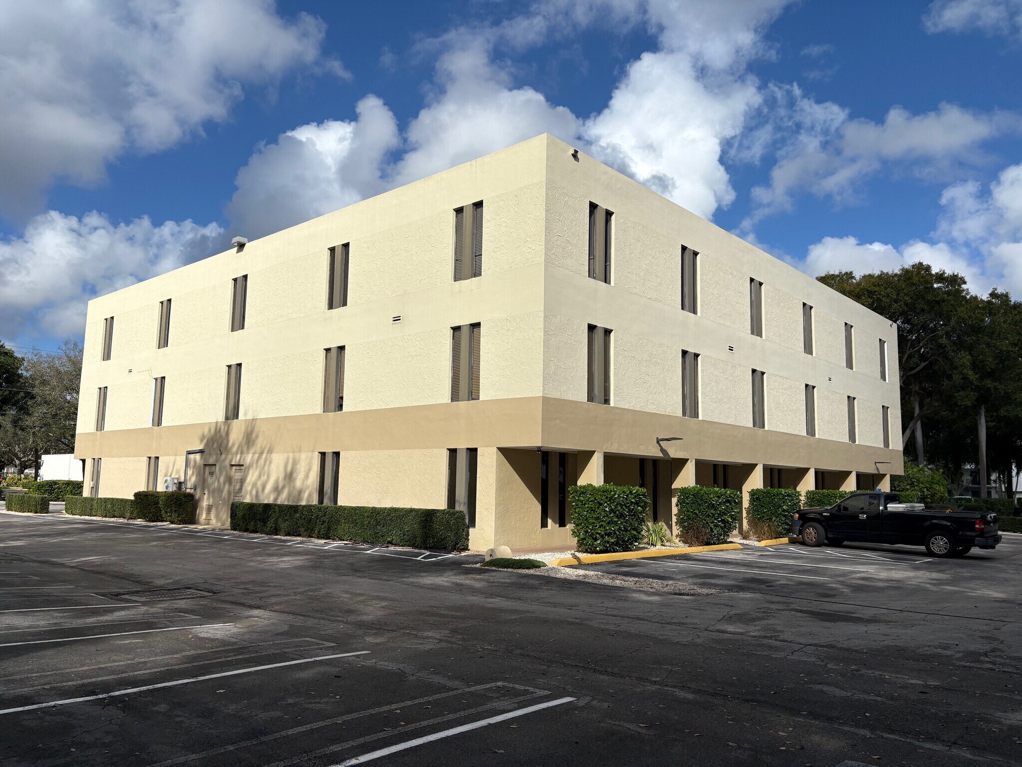900 NW 13th St, Boca Raton, FL for lease Primary Photo- Image 1 of 18