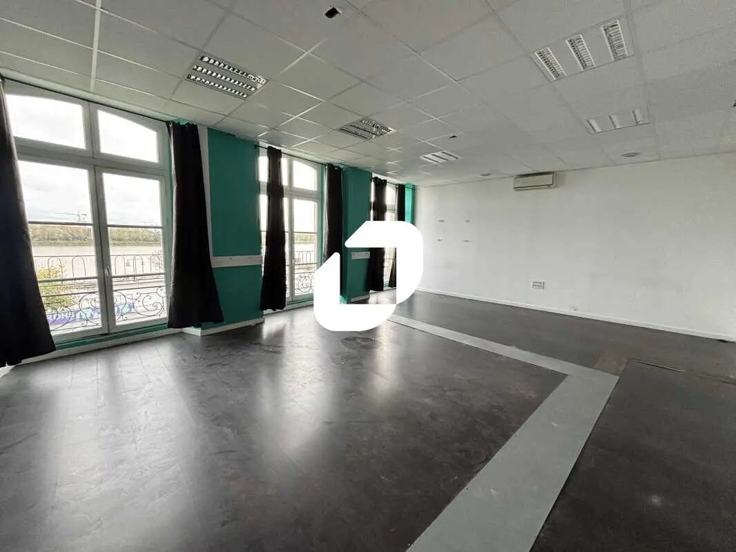 Office in Bordeaux for lease Interior Photo- Image 1 of 11