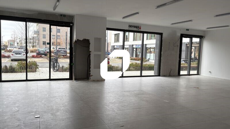 Retail in Châtenay-Malabry for lease Interior Photo- Image 1 of 7