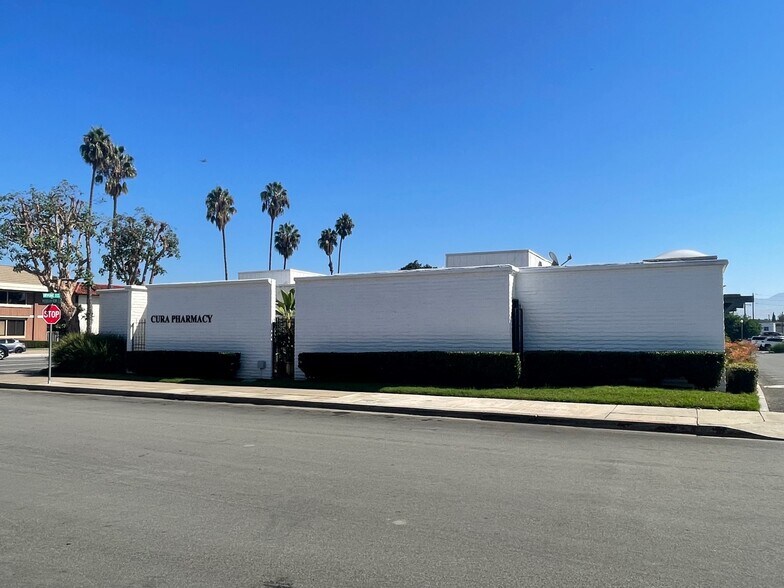 17400 Irvine Blvd, Tustin, CA à louer - Photo du bâtiment - Image 2 de 33