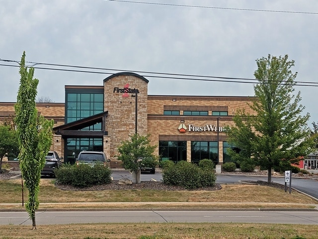 1700 N Central Ave, Marshfield, WI for lease Building Photo- Image 1 of 10
