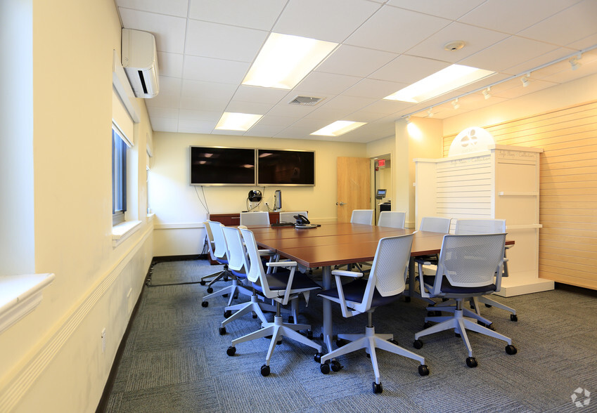 172 S Broadway, White Plains, NY à louer - Photo intérieure - Image 2 de 14