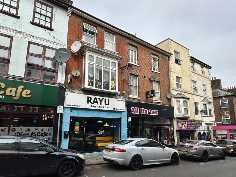 32-32A Wellington St, Luton à vendre - Photo du bâtiment - Image 2 de 2