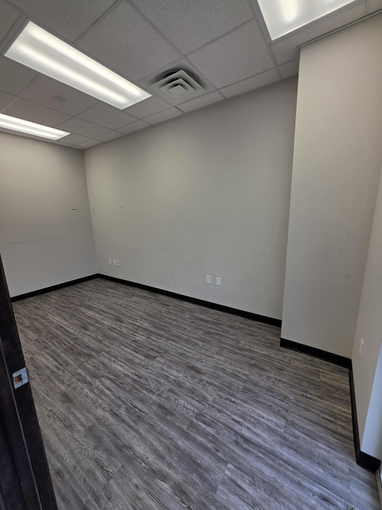 525 Woodland Square Blvd, Conroe, TX for lease Interior Photo- Image 1 of 7