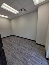 525 Woodland Square Blvd, Conroe, TX for lease Interior Photo- Image 1 of 7