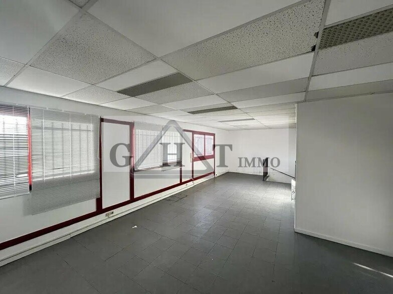 Industrial in Lisses for lease - Interior Photo - Image 3 of 4