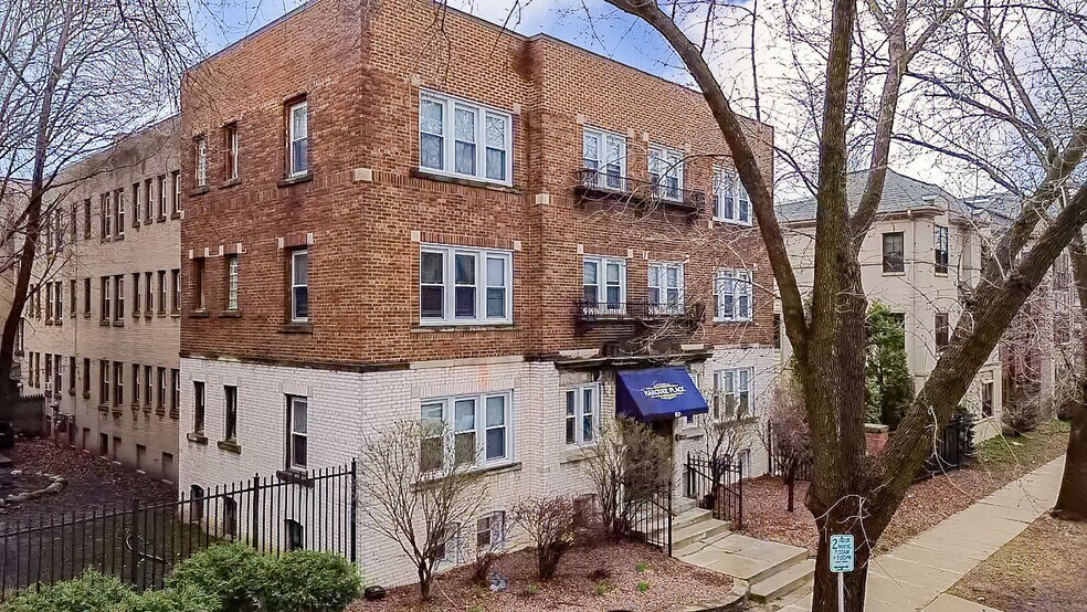 Marquee Place portefeuille de 5 propriétés à vendre sur LoopNet.ca - Photo du bâtiment - Image 3 de 7